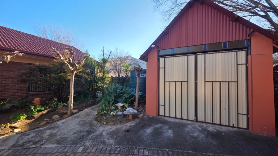 To Let 2 Bedroom Property for Rent in Adamayview North West